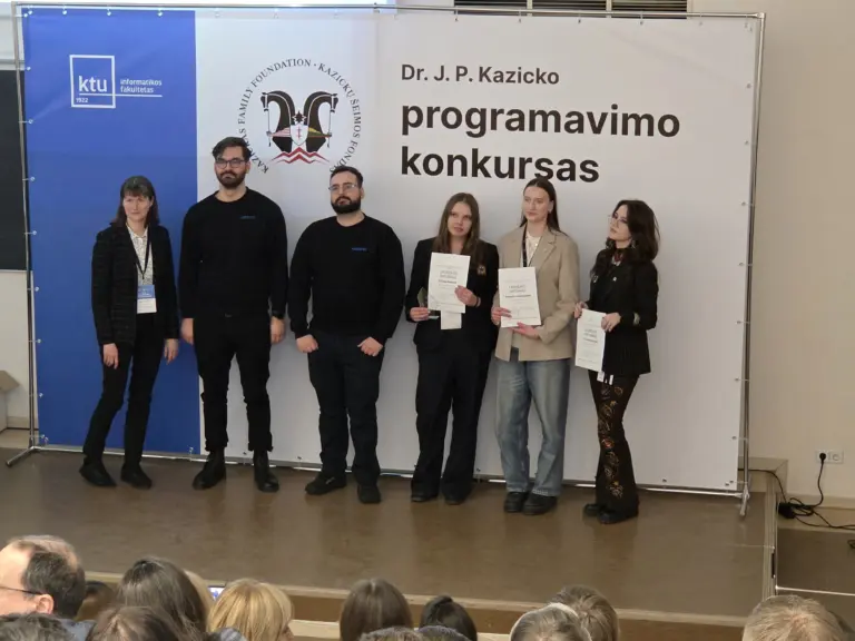 Nuotrauka 6: Sveikiname dr. Juozo Petro Kazicko moksleivių programavimo konkurso bei Informacinės sistemos grafinės sąsajos projektavimo varžybų 2026 nugalėtojus