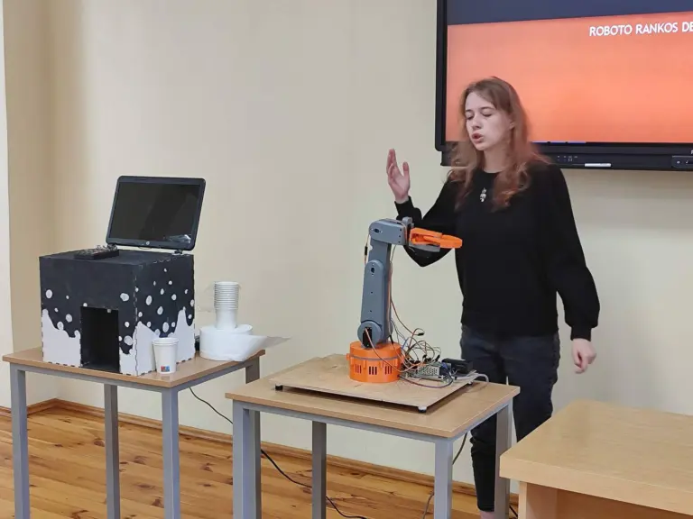 Nuotrauka 3: Robotikos darbų pristatymo diena