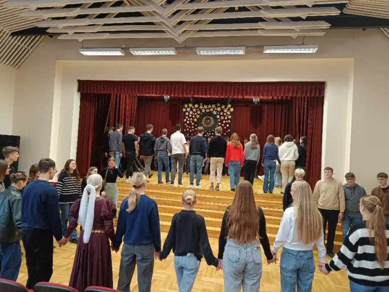 Gimnazijoje suskambo Viduramžių laikmečio muzika