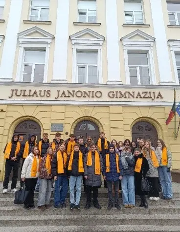 Nuotrauka 3: Vasario 14 dieną gimnazijos erdvėse skambėjo žodžiai „Laisvė“ ir „Meilė“