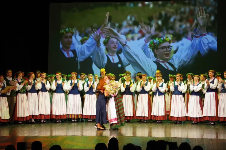 Nuotrauka 5: ,,Užtekėjo mėnesėlis”