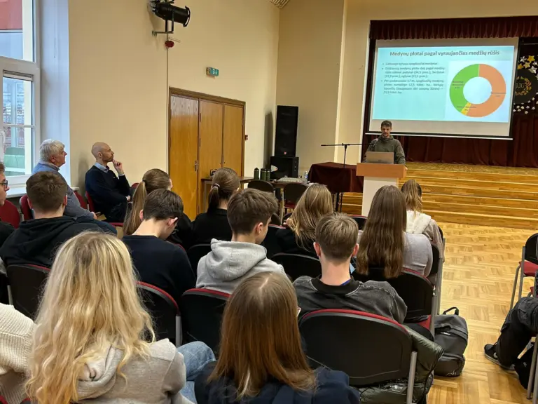 Nuotrauka 2: Susitikimas su valstybinės miškų urėdijos atstovais