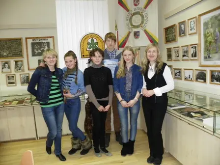 Juliaus Janonio gimnazijos pirmokų komanda pelnė „auksą“ Šiaulių miesto geografijos konkurse „Lietuva. Europa. Pasaulis“