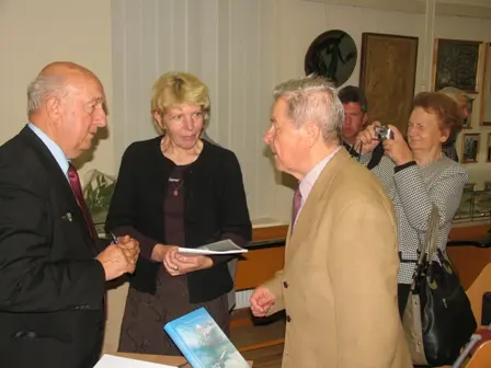 Pristatyta žinomo piloto Romualdo Račkausko prisiminimų knyga