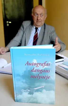 Pažinti aviacijos pasaulį padeda buvęs mokinys
