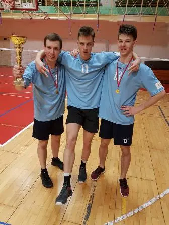Šiaulių miesto mokyklų merginų ir vaikinų badmintono varžybų nugalėtojai