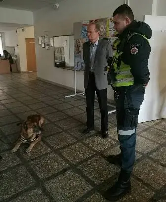 Gimnazijoje lankėsi kinologai