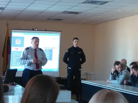 Susipažinome su ugniagesio gelbėtojo profesija