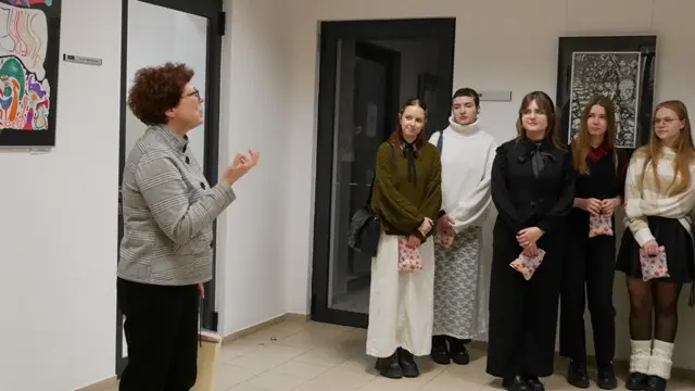 Nuotrauka 2: KOLORITO studijos paroda „AŠ – KAIP DIDELĖ ŠIZOFRENIJOS SPINTA“.