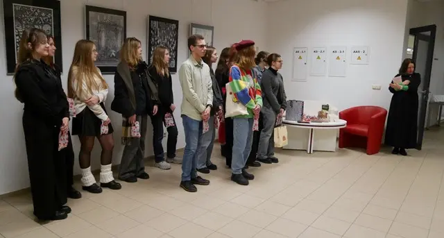 Nuotrauka 6: KOLORITO studijos paroda „AŠ – KAIP DIDELĖ ŠIZOFRENIJOS SPINTA“.