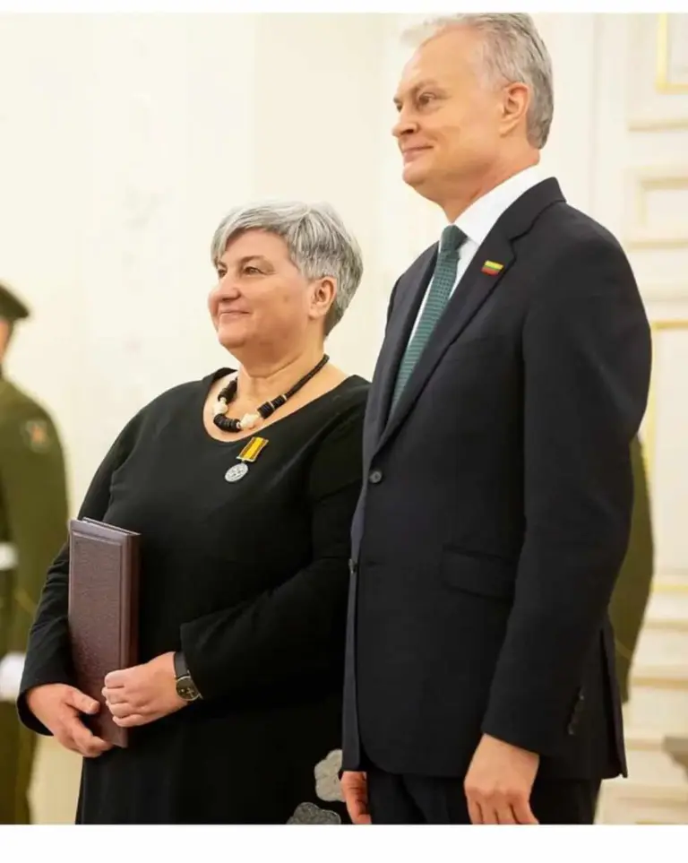 Nuotrauka 1: Valstybės apdovanojimai už nuopelnus Lietuvai ir už jos vardo garsinimą pasaulyje.
