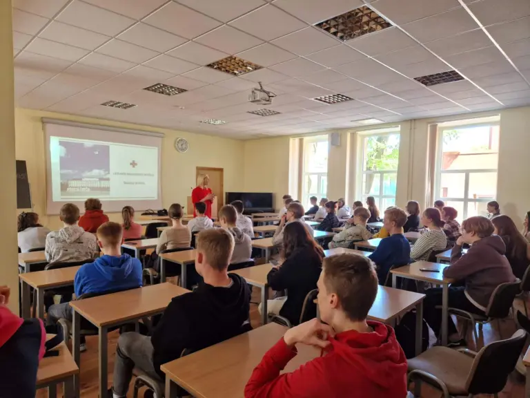 Nuotrauka 3: Gimnazistų pažintis su Raudonuoju Kryžiumi