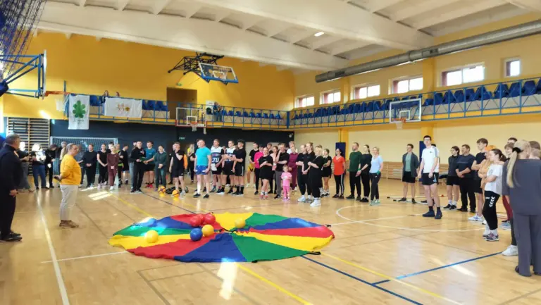 Nuotrauka 1: Sveikatą stiprinančios mokyklos bendruomenės renginys  „Judėk, pažink, atrask!”