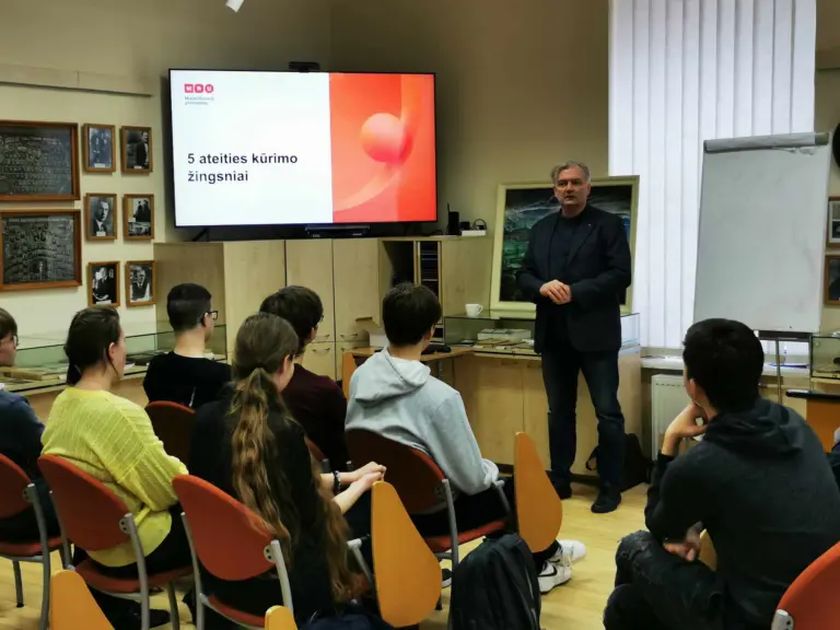 Nuotrauka 1: Svečiuose Mykolo Romerio universiteto rektorė prof. dr. Inga Žalėnienė bei universiteto atstovai.